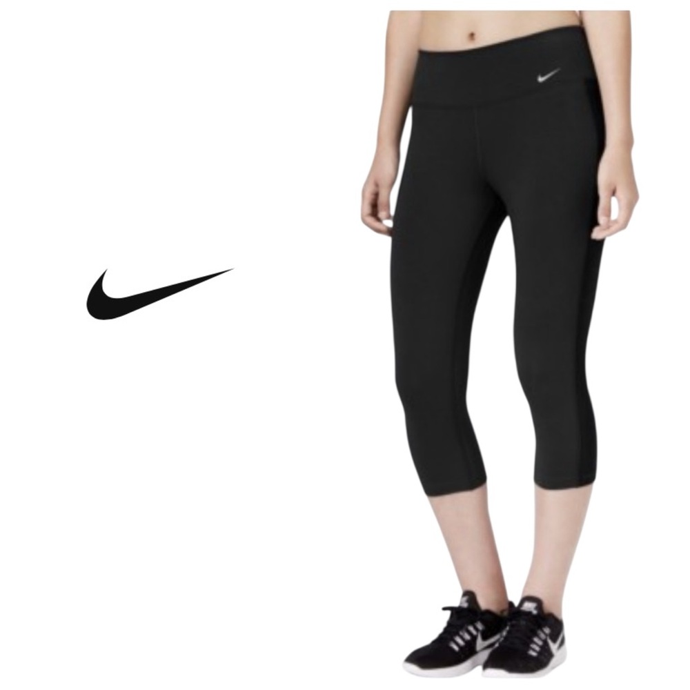 Nike Women’s Legend Black Crop Capri Leggings Size Large Yoga Workout Athletic